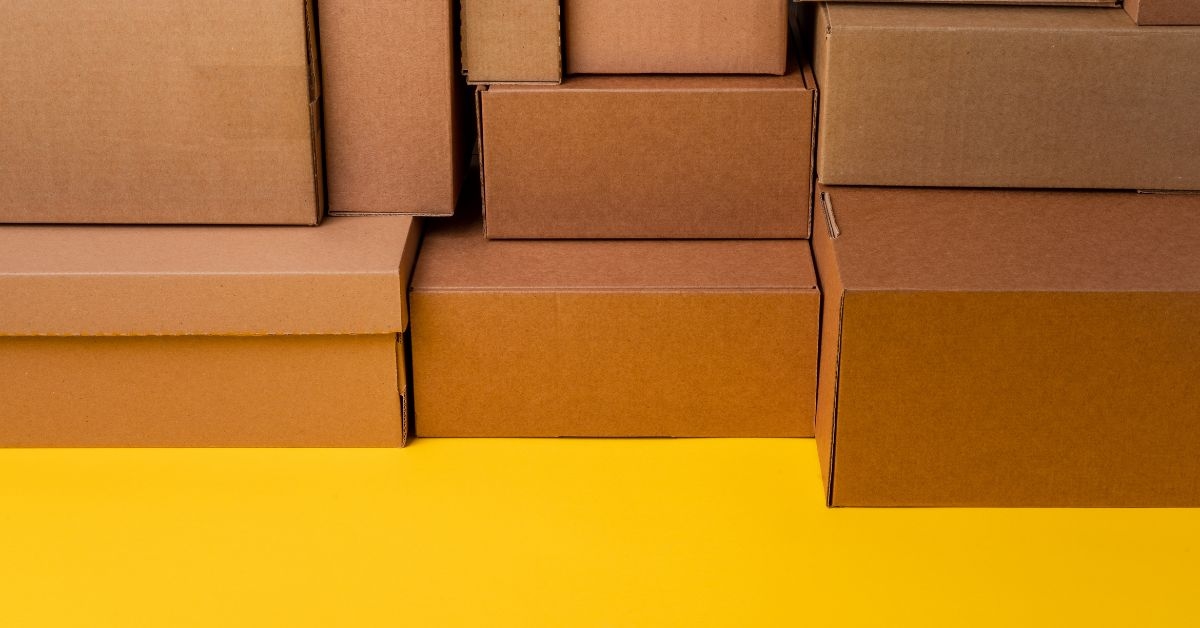 Caixas de envio representando como vender pelo Mercado Livre